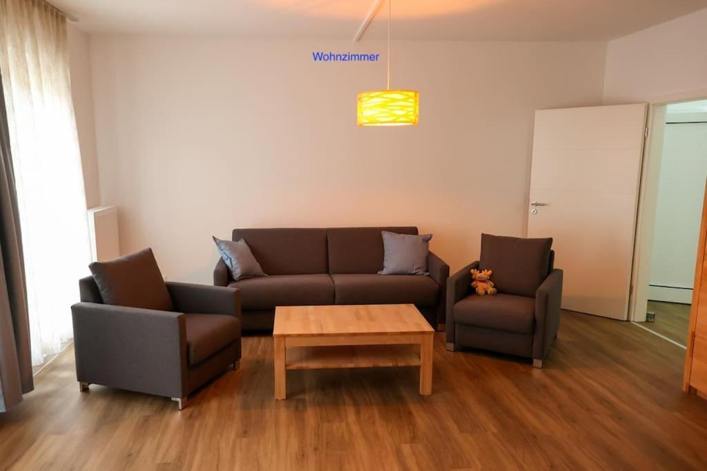 Freundliche Wohnung Mit Parkplatz Und Terrasse Нойбранденбург Екстер'єр фото