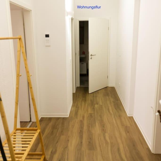 Freundliche Wohnung Mit Parkplatz Und Terrasse Нойбранденбург Екстер'єр фото