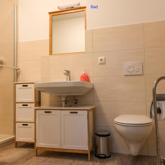 Freundliche Wohnung Mit Parkplatz Und Terrasse Нойбранденбург Екстер'єр фото